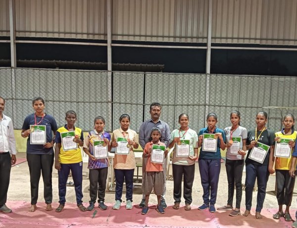 தங்கப்பதக்கத்தை அள்ளி குவித்த அரசு கள்ளர் பள்ளி மாணவர்கள்