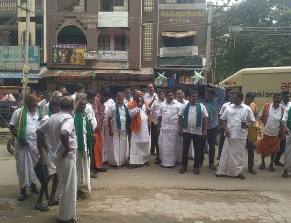 உசிலம்பட்டியில் சாலை மறியல் போக்குவரத்து பாதிப்பு போலீசார் குவிப்பு