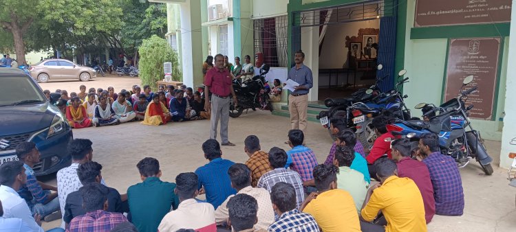 மாணவர்களை போராடதூண்டிவரும்  பேராசிரியர்கள் உறக்கத்தில் கள்ளர்கல்வி நிர்வாகம் உசிலம்பட்டியில் அவலம்