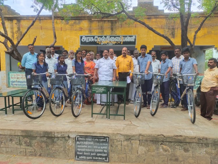 இலவச சைக்கிள் வழங்கும் விழா அய்யப்பன் எம் எல் ஏ தொடங்கி வைத்தார்