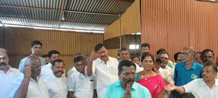 ஜெயலலிதா. பிறந்தநாள். தேனி  மாவட்ட இலக்கிய அணி சார்பில். வடுகப்பட்டியில்.அன்னதானம் வழங்கப்பட்டது